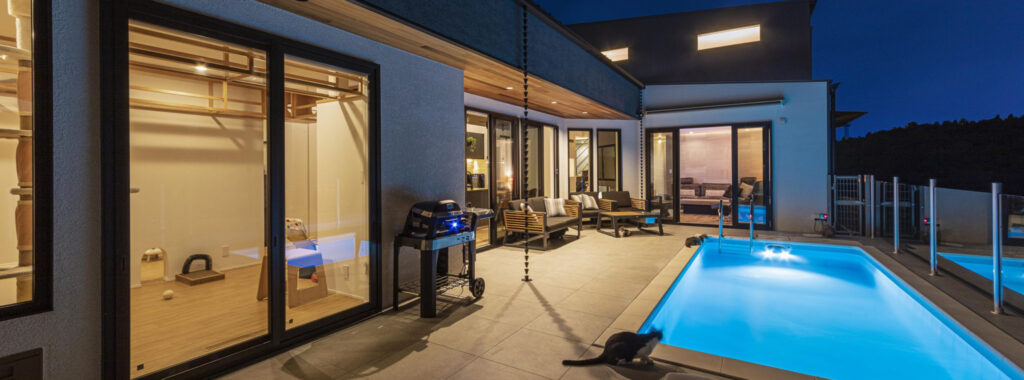 momo house pool